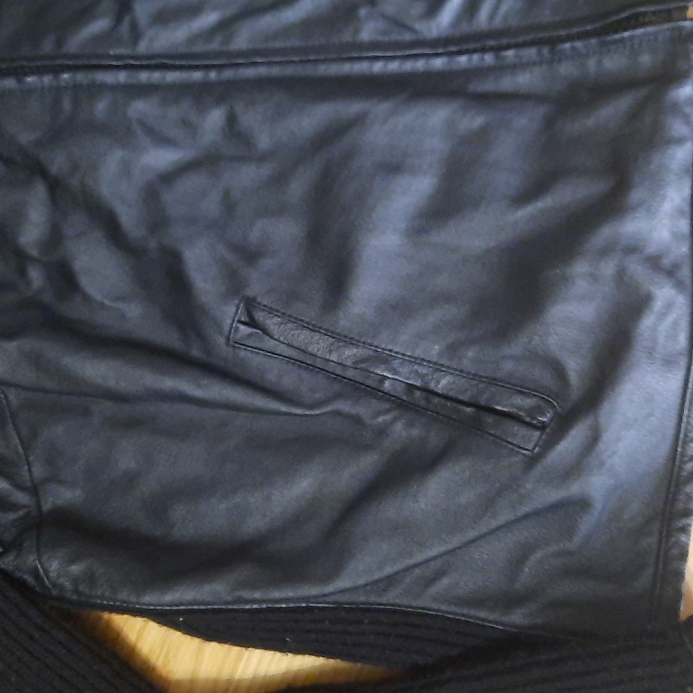 Leather jacket - Picture 5 of 10